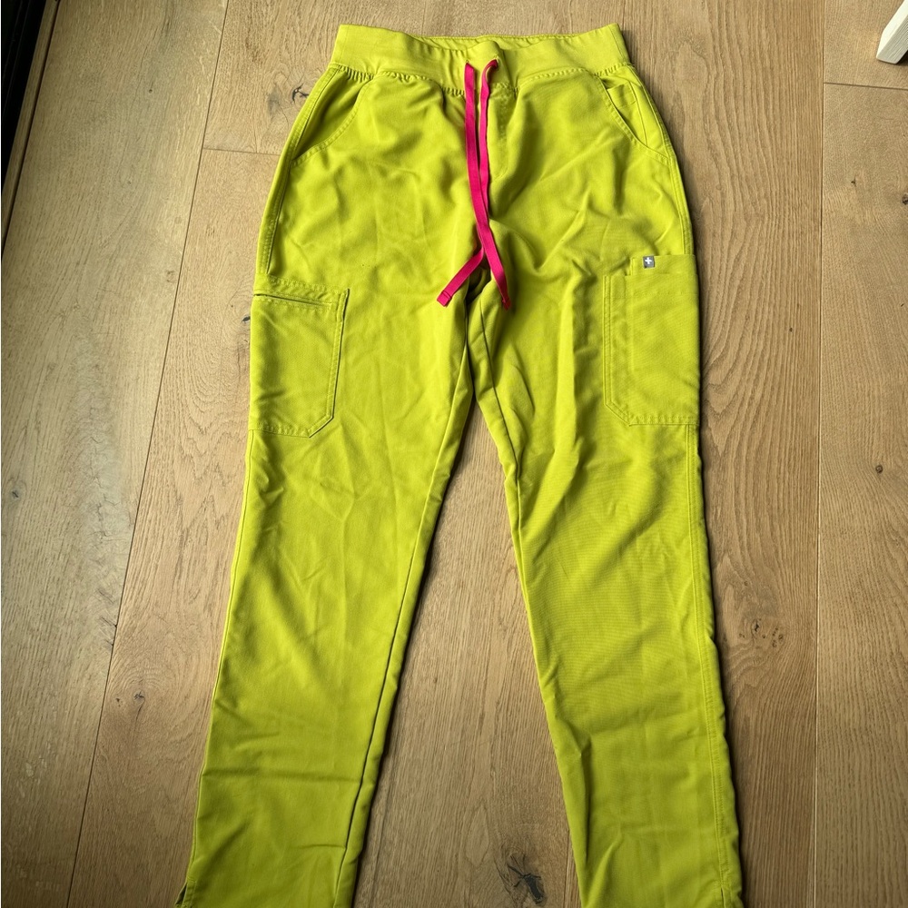 Women’s figs yola limeade pants